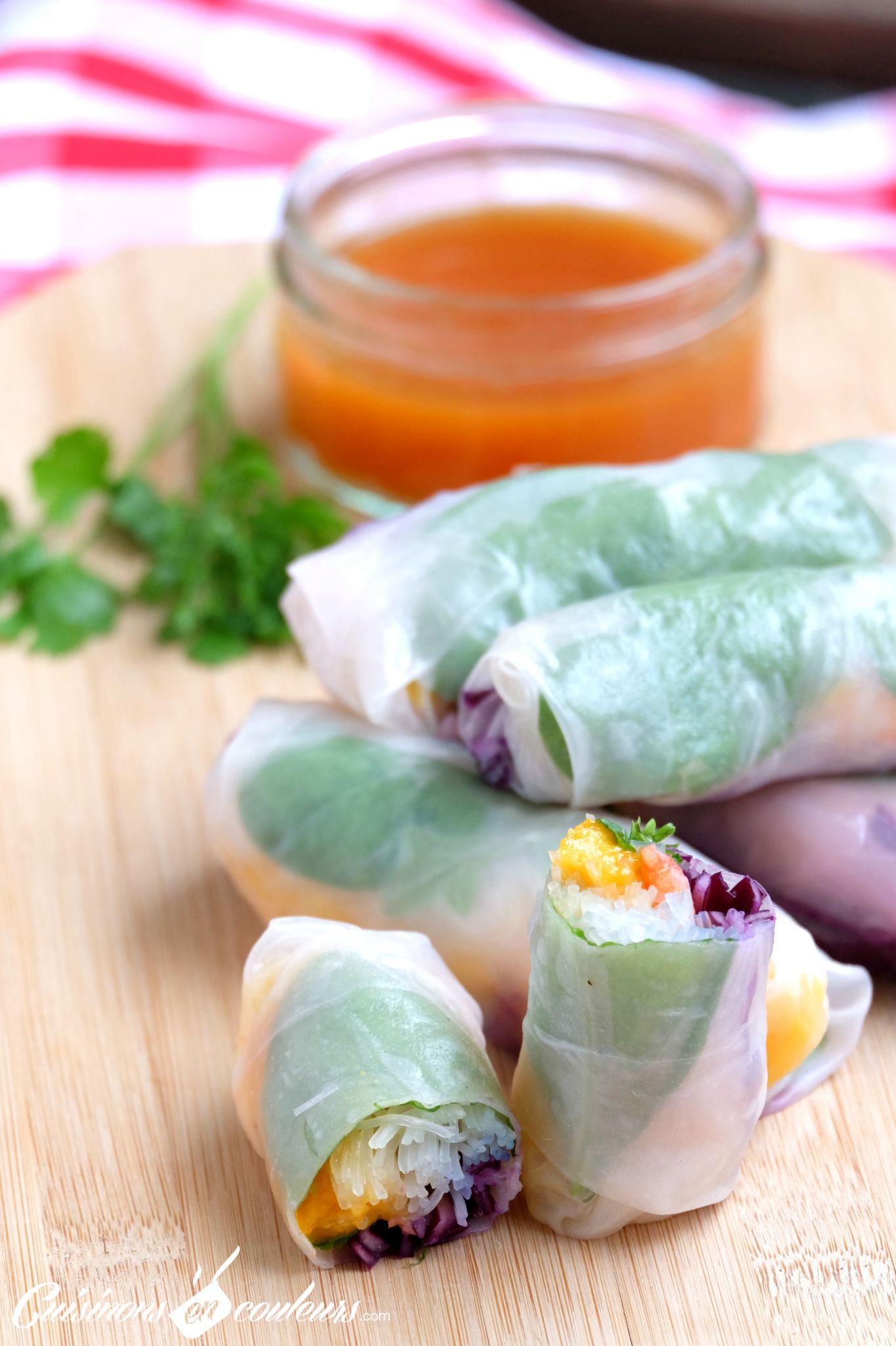 Rouleaux de printemps aux crevettes au chou rouge et à la mangue