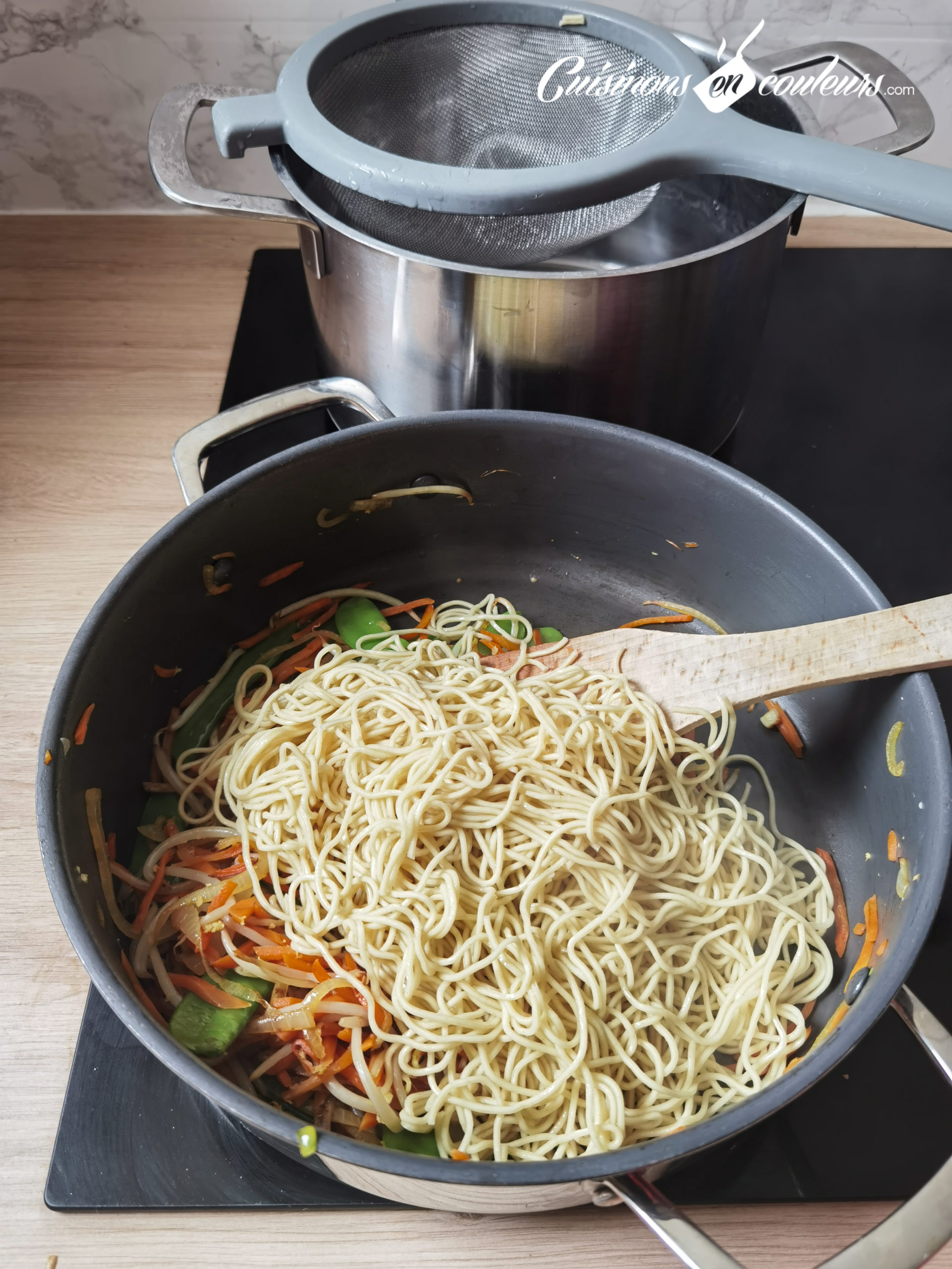 Nouilles sautées aux légumes Cuisinons En Couleurs