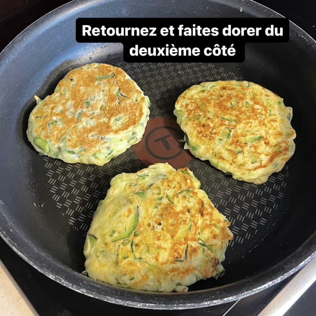 01E1AD3B-4F5F-41AE-B5E2-9F1970D3E980-1024x1024 - Pancakes salés aux courgettes